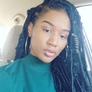 Meet your Posher, Khalia